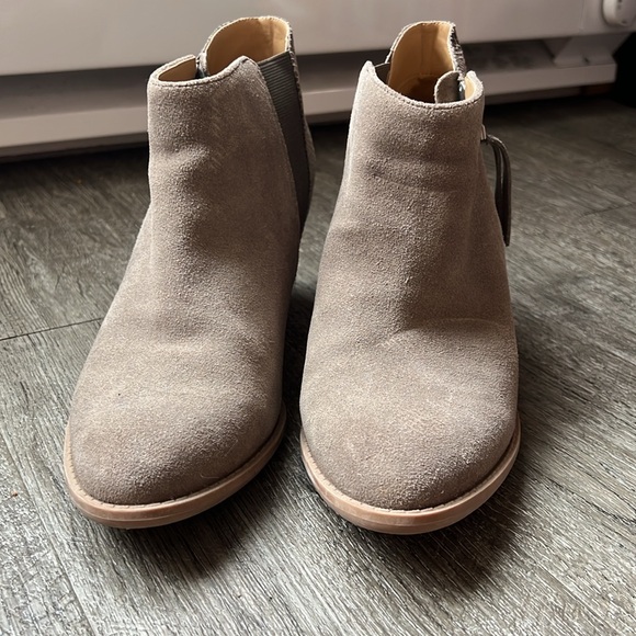 Vionic Anne Bootie - Picture 4 of 13